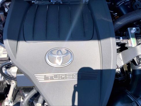 New 2026 Toyota Highlander Platinum AWD/4WD image 17