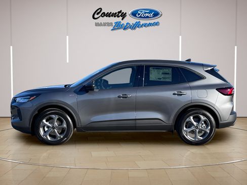 New 2026 Ford Escape ST-Line w/ Cold Weather Package FWD image 3