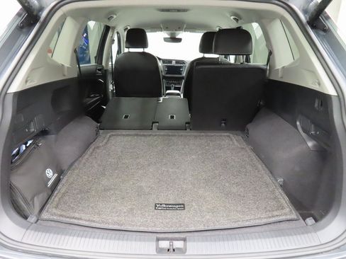 Used 2022 Volkswagen Tiguan SE image 32