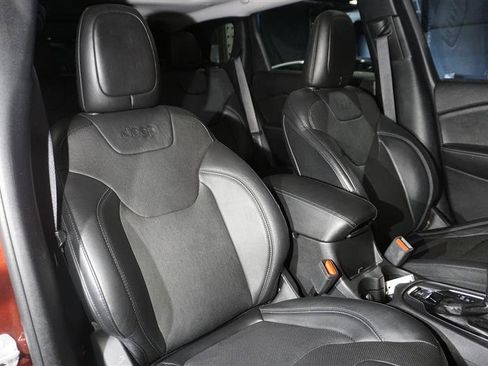 Used 2020 Jeep Cherokee Limited image 19