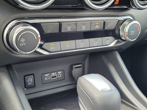 Used 2025 Nissan Sentra SV FWD image 28