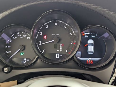 New 2026 Porsche Macan image 25