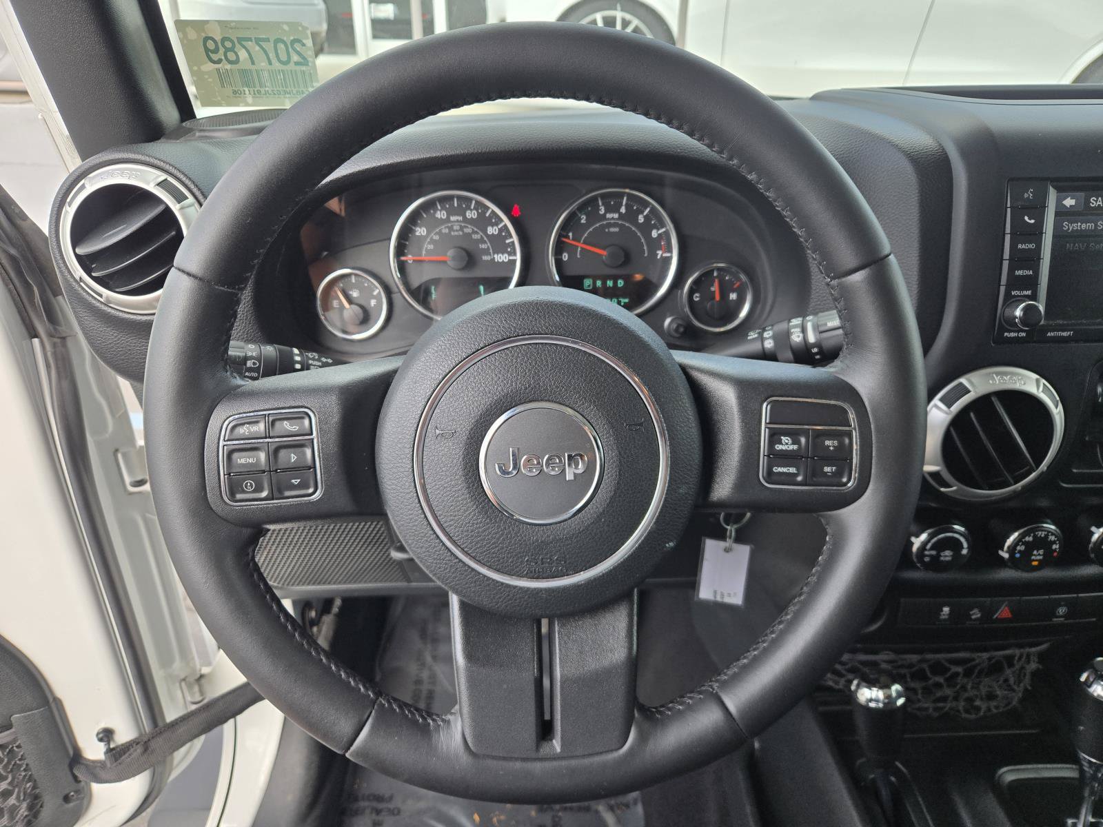 Used 2018 Jeep Wrangler Unlimited Sahara w/ Connectivity Group AWD/4WD image 13