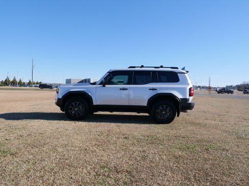 Used 2025 Toyota Land Cruiser image 7