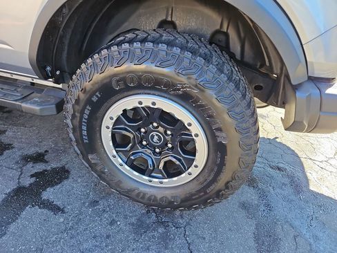 Used 2022 Ford Bronco Badlands image 5