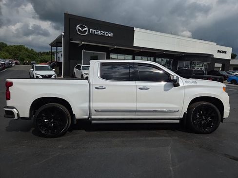 Used 2023 Chevrolet Silverado 1500 High Country w/ High Country Premium Package AWD/4WD image 6
