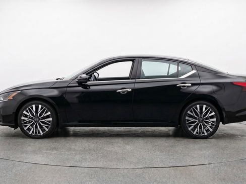 Used 2025 Nissan Altima 2.5 SV FWD image 5