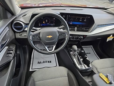 Used 2024 Chevrolet Trax LT w/ Driver Confidence Package image 6