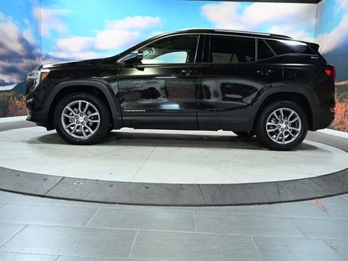 Used 2024 GMC Terrain SLT image 5
