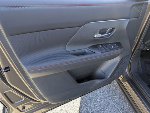 New 2026 Nissan Kicks SR w/ SR Premium Package FWD image 11