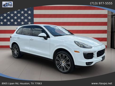 Used 2017 Porsche Cayenne Platinum Edition AWD/4WD image 2