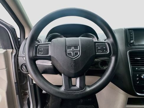 Used 2019 Dodge Grand Caravan SE FWD image 12