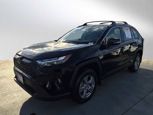 Used 2025 Toyota RAV4 XLE image 7