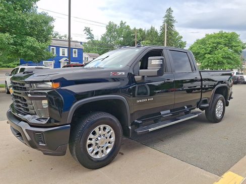 Used 2024 Chevrolet Silverado 3500 W/T AWD/4WD image 3