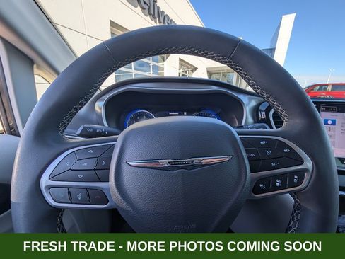 Used 2024 Chrysler Pacifica Touring-L image 20