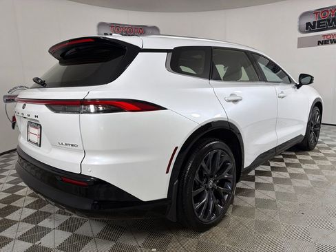 Used 2025 Toyota Crown Signia w/ Advanced Technology Package AWD/4WD image 4