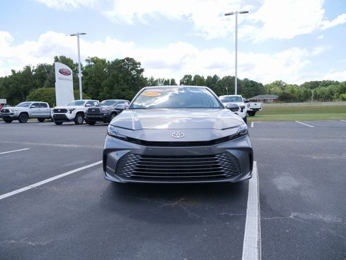 Used 2025 Toyota Camry XLE image 9