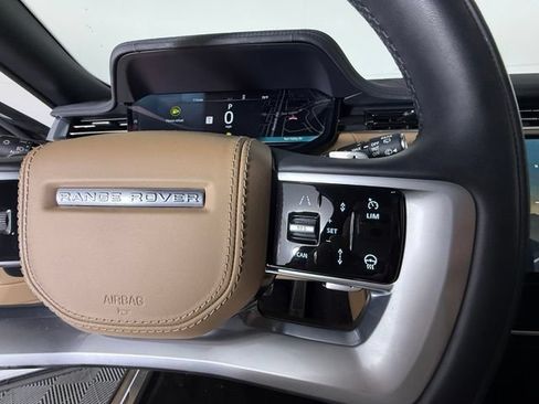 Used 2025 Land Rover Range Rover SE AWD/4WD image 18
