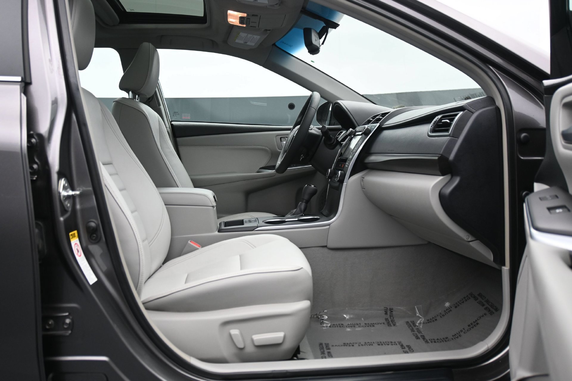 Used 2015 Toyota Camry XLE FWD image 13