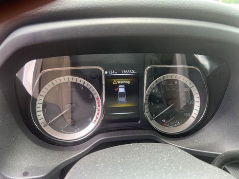 Used 2017 Nissan Titan SV RWD image 4