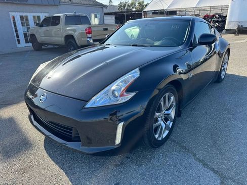 Used 2013 Nissan 370Z Coupe RWD image 3