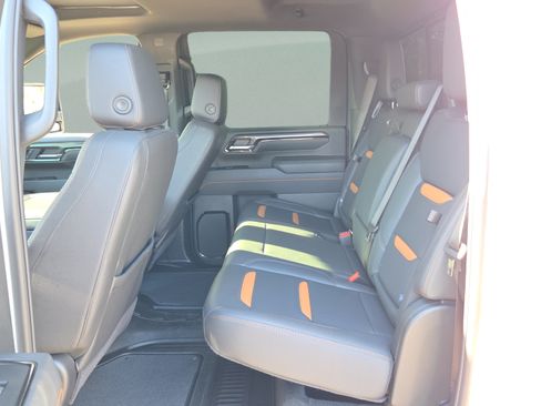 Used 2025 GMC Sierra 2500 AT4 w/ AT4 Premium Plus Package AWD/4WD image 10