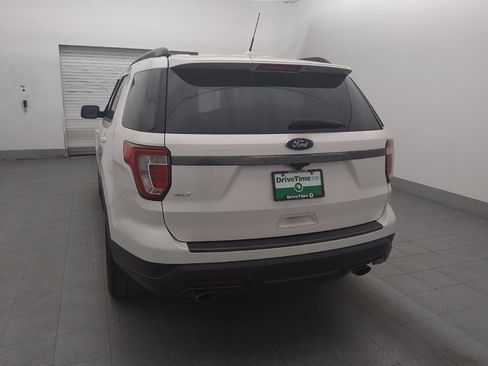 Used 2018 Ford Explorer XLT w/ Equipment Group 202A FWD image 6
