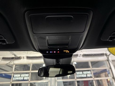 Used 2024 Chevrolet Traverse LT image 23