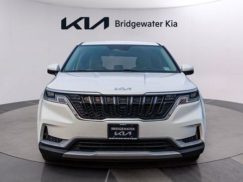 Used 2024 Kia Carnival LX FWD image 2