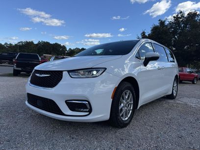 Used 2023 Chrysler Pacifica Touring-L