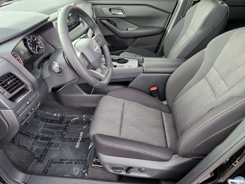 Certified 2026 Nissan Rogue SV FWD image 10