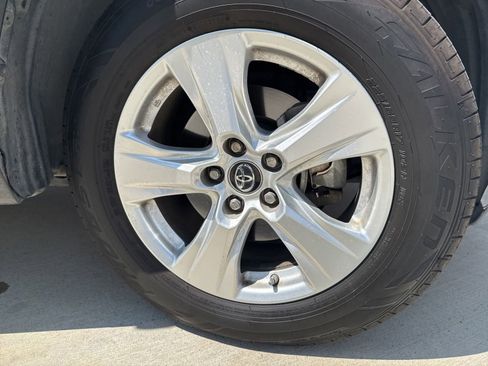 Used 2019 Toyota RAV4 XLE FWD image 21