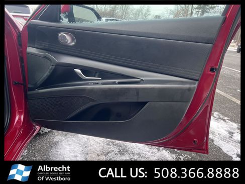 Used 2023 Hyundai Elantra SEL image 21