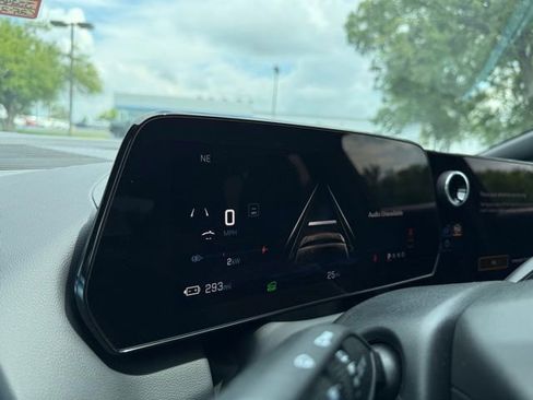 New 2025 Chevrolet Equinox EV LT AWD/4WD image 27