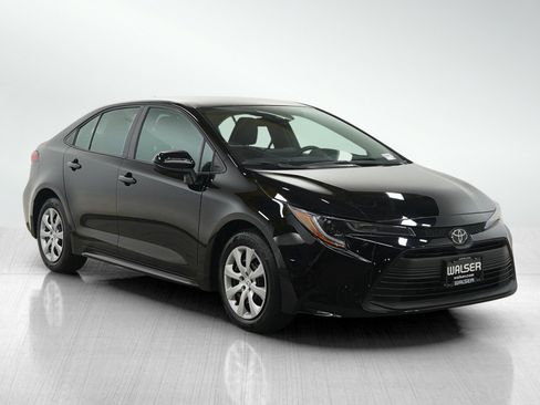 Used 2025 Toyota Corolla LE image 7