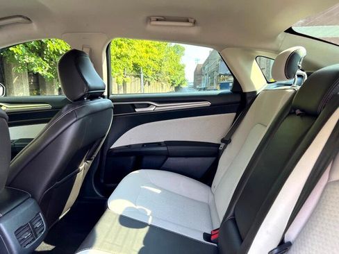 Used 2020 Ford Fusion SE w/ Equipment Group 151A image 24