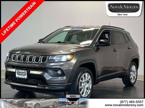 Used 2023 Jeep Compass Latitude AWD/4WD image 4