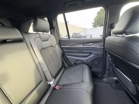 New 2026 Jeep Grand Cherokee Altitude image 23