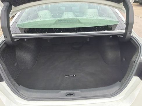 Used 2019 Nissan Altima 2.5 Platinum FWD image 11