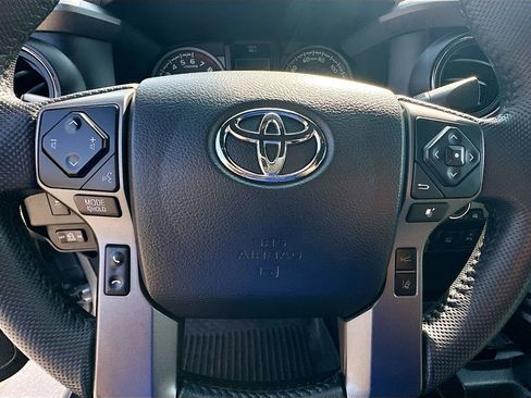Used 2021 Toyota Tacoma TRD Sport w/ Technology Package AWD/4WD image 14
