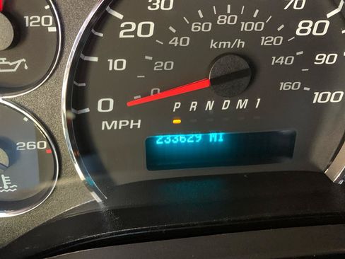 Used 2021 Chevrolet Express 2500 w/ Driver Convenience Package RWD image 28