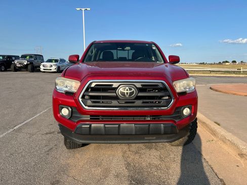 Used 2019 Toyota Tacoma SR5 AWD/4WD image 2