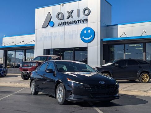 Used 2023 Hyundai Elantra SE FWD image 1