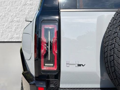Used 2026 GMC Hummer EV SUV AWD/4WD image 10