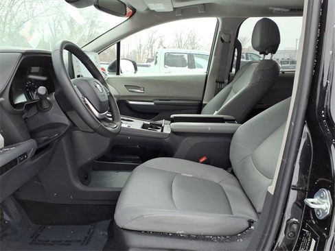Certified 2023 Toyota Sienna XLE image 15