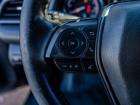 Used 2020 Toyota Camry SE image 16