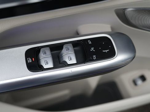 Used 2023 Mercedes-Benz GLC 300 4MATIC w/ Exclusive Trim Package image 22