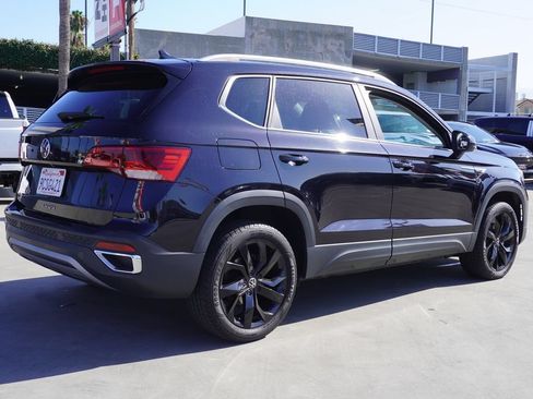 Used 2022 Volkswagen Taos SE FWD image 4