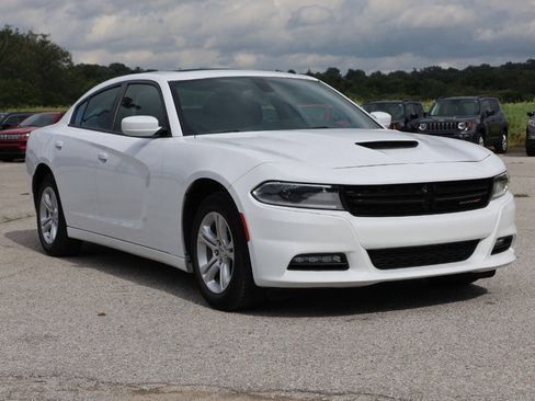 Used 2022 Dodge Charger SXT w/ Driver Convenience Group RWD image 4