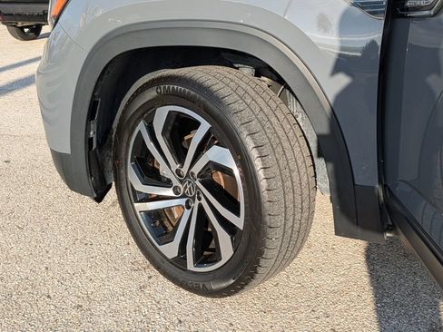 Certified 2023 Volkswagen Atlas Cross Sport SE w/ Panoramic Sunroof Package FWD image 33